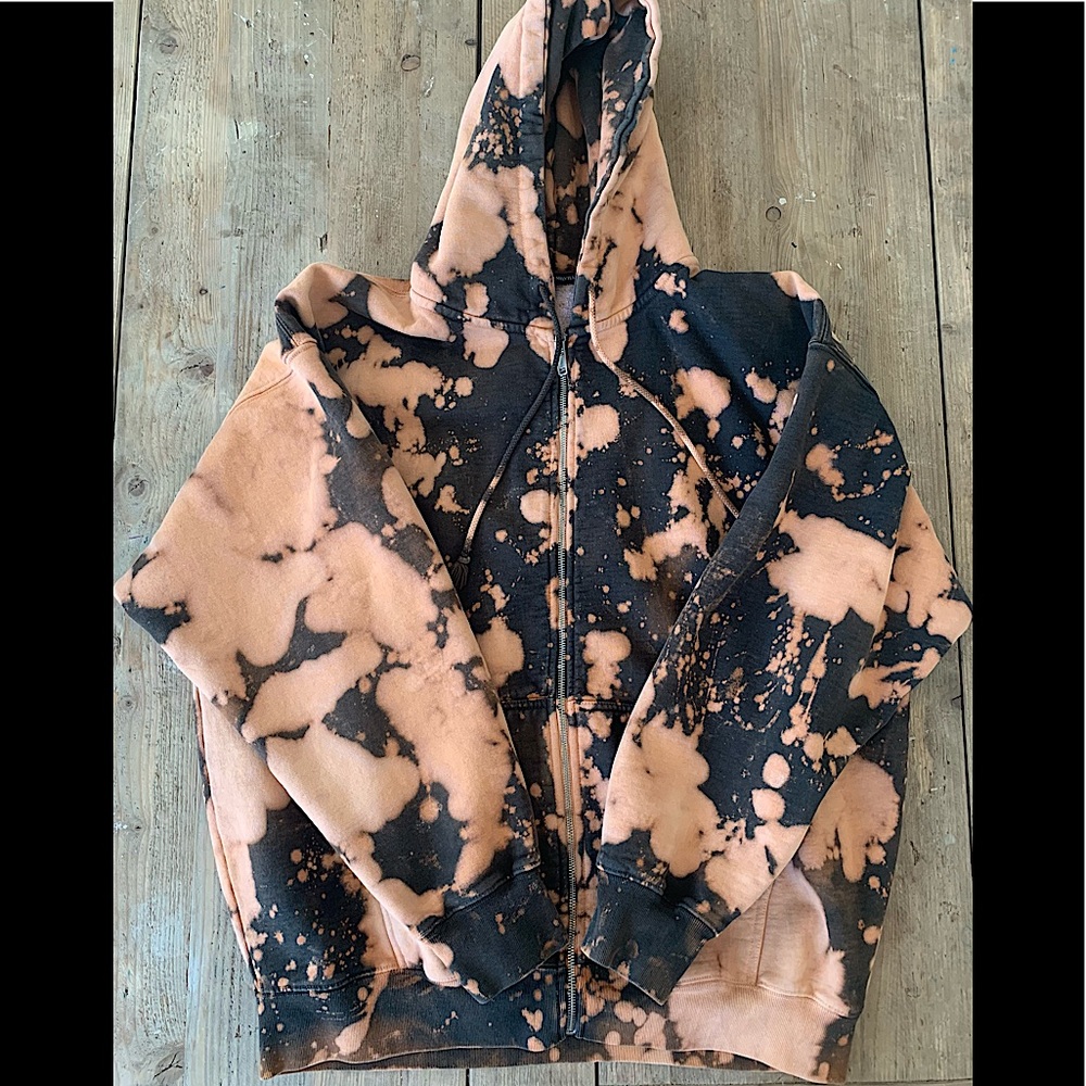 Brandy🤍Melville BLEACHED HOODIE